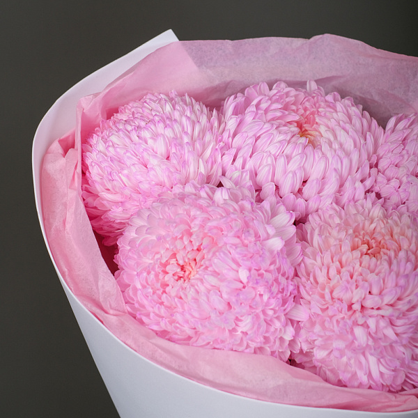 Купить Букет из 5 розовых хризантем в  с бесплатной доставкой: цена, фото, описание