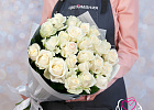 Купить Букет из 25 белых роз 60 см (Россия) в Санкт-Петербурге с бесплатной доставкой: цена, фото, описание