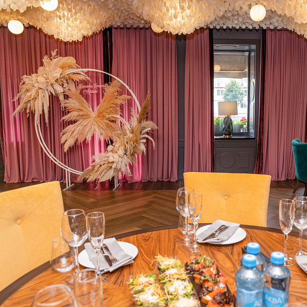 Купить Арка из сухоцветов в аренду в  с бесплатной доставкой: цена, фото, описание