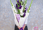 Купить Букет из 9 гладиолусов бело-фиолетовый микс в Санкт-Петербурге с бесплатной доставкой: цена, фото, описание