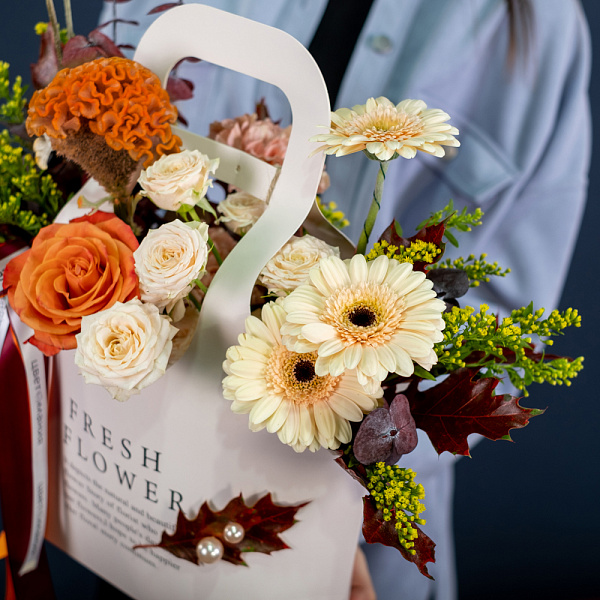 Купить Композиция в сумочке «Легенды осени» в  с бесплатной доставкой: цена, фото, описание