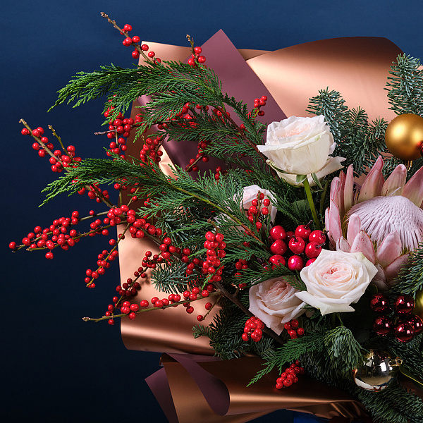 Купить Новогодний букет «Экзотический» в  с бесплатной доставкой: цена, фото, описание