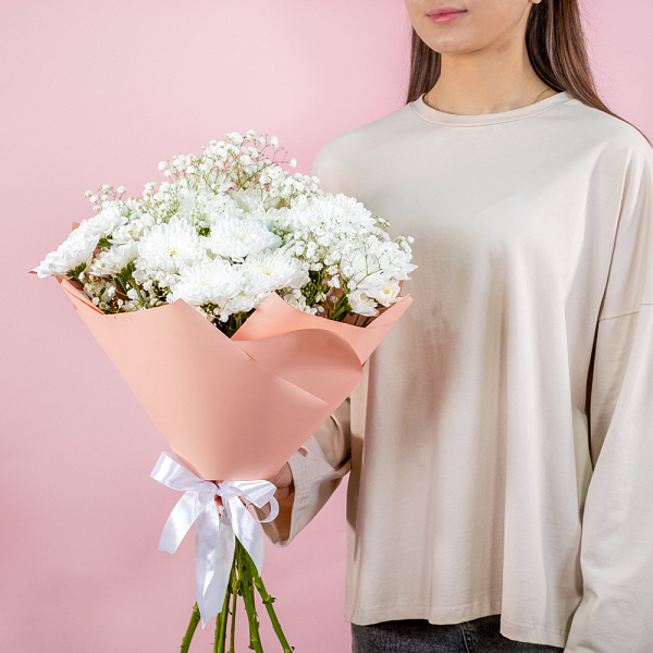 Купить Букет из хризантем и гипсофил в  с бесплатной доставкой: цена, фото, описание