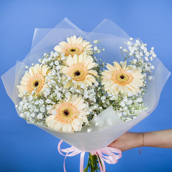 Купить Букет из гербер с гипсофилами в  с бесплатной доставкой: цена, фото, описание