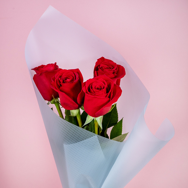 Купить Букет из 4 красных роз 50 см (Эквадор) в  с бесплатной доставкой: цена, фото, описание