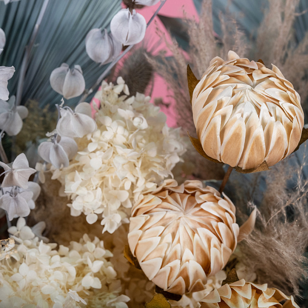 Купить Композиция из сухоцветов для интерьера «Вдохновение» в  с бесплатной доставкой: цена, фото, описание