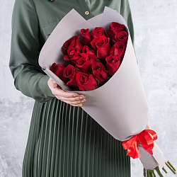Купить Букет из 15 красных роз 60-70 см (Эквадор) в Санкт-Петербурге с бесплатной доставкой: цена, фото, описание