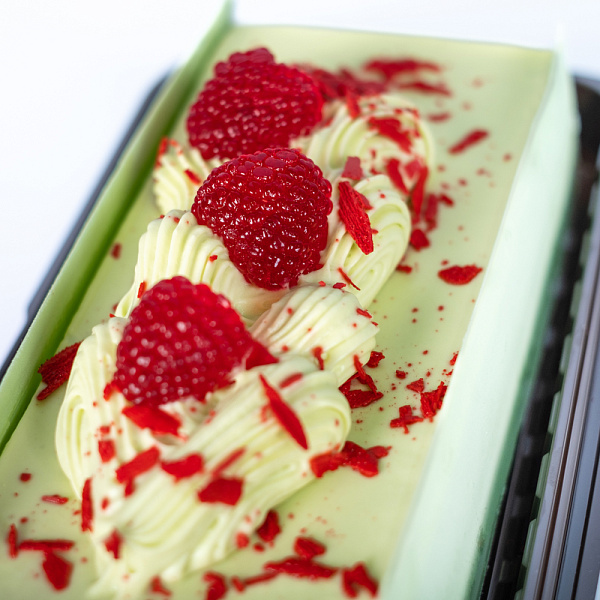 Купить Торт Муссовый «Фисташка-малина». Золотой состав в  с бесплатной доставкой: цена, фото, описание