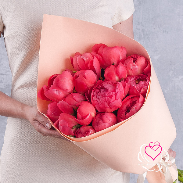 Купить Букет из 15 коралловых пионов (Стандарт) в  с бесплатной доставкой: цена, фото, описание