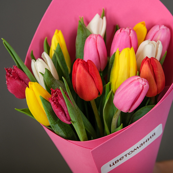 Купить Букет из 15 тюльпанов микс в упаковке в  с бесплатной доставкой: цена, фото, описание
