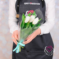 Купить Букет 3 белых тюльпана в плёнке в Санкт-Петербурге с бесплатной доставкой: цена, фото, описание