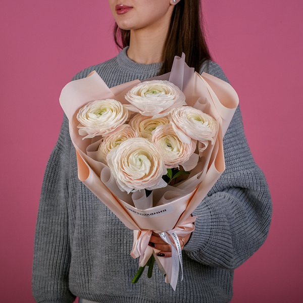 Купить Букет из  7 ранункулюсов в  с бесплатной доставкой: цена, фото, описание