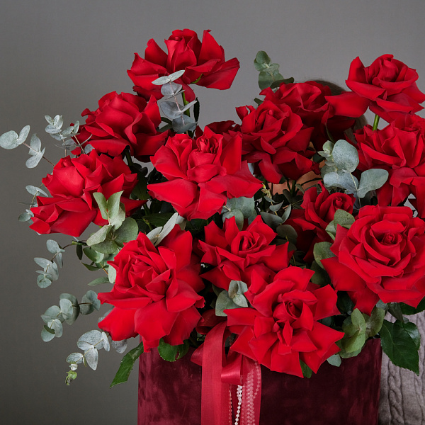 Купить Композиция в шляпной коробке «Роскошь» L в  с бесплатной доставкой: цена, фото, описание