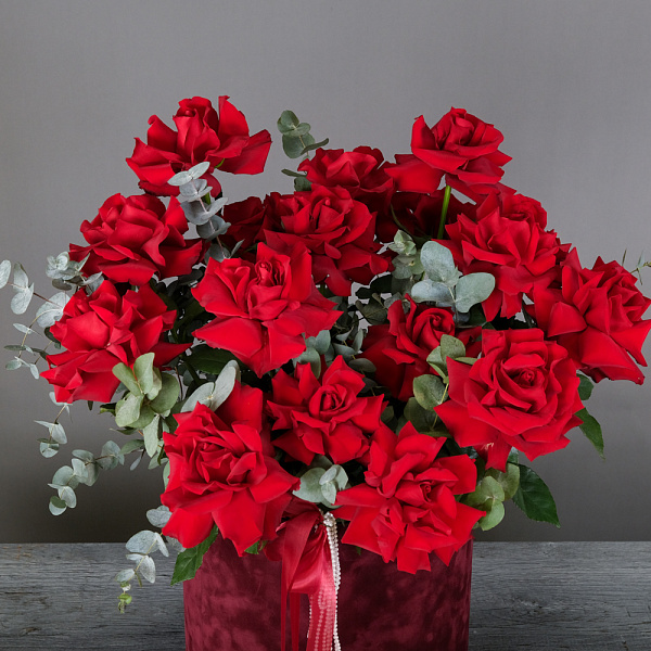 Купить Композиция в шляпной коробке «Роскошь» L в  с бесплатной доставкой: цена, фото, описание