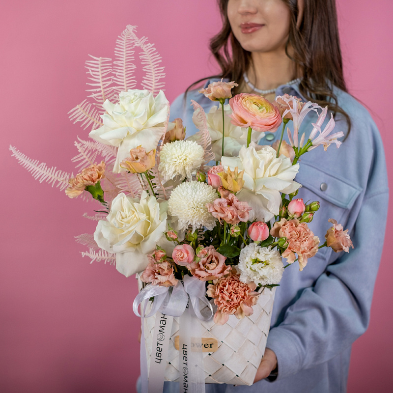 Корзина с цветами «Вернисаж»