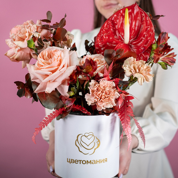 Купить Композиция в шляпной коробке «Каприз» в  с бесплатной доставкой: цена, фото, описание