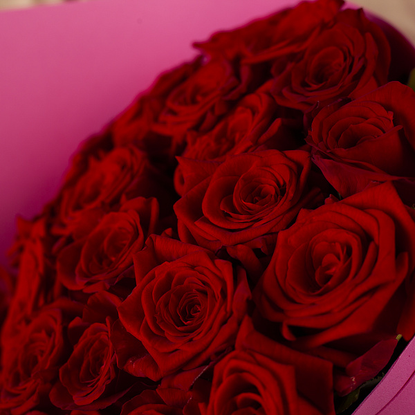 Купить Букет из 25 красных роз 50 см (Россия) в  с бесплатной доставкой: цена, фото, описание