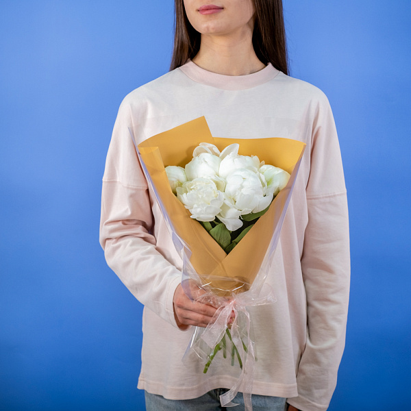 Купить Букет из 6 белых пионов (Премиум) в  с бесплатной доставкой: цена, фото, описание