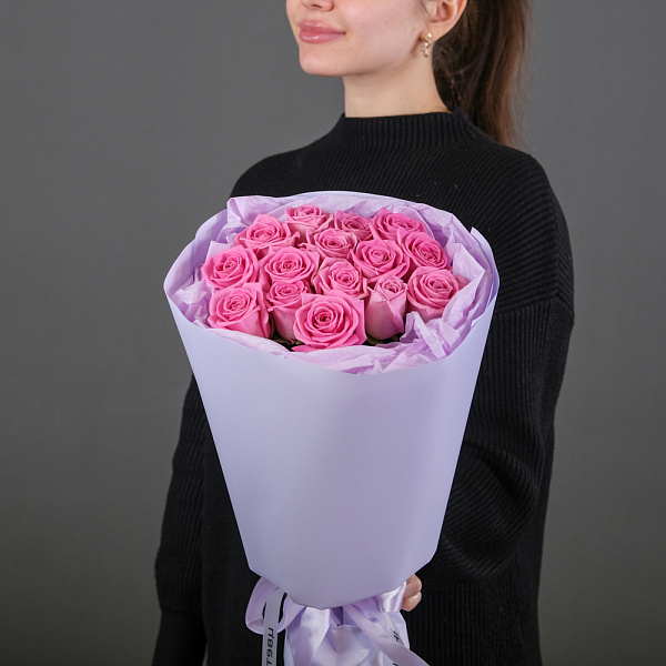 Купить Букет из 15 розовых роз 60 см (Россия) в упаковке в  с бесплатной доставкой: цена, фото, описание