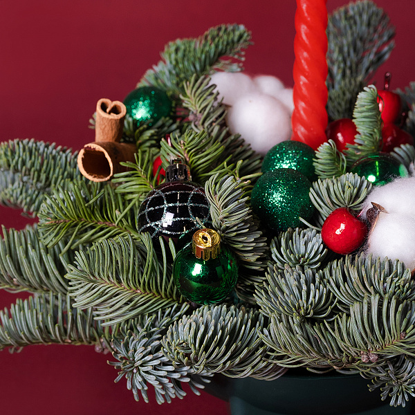 Купить Композиция «Новогоднее чудо» в  с бесплатной доставкой: цена, фото, описание