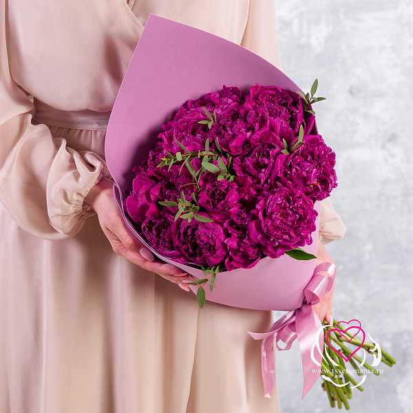 Купить Букет из 15 пионов с эвкалиптом (Стандарт) в  с бесплатной доставкой: цена, фото, описание