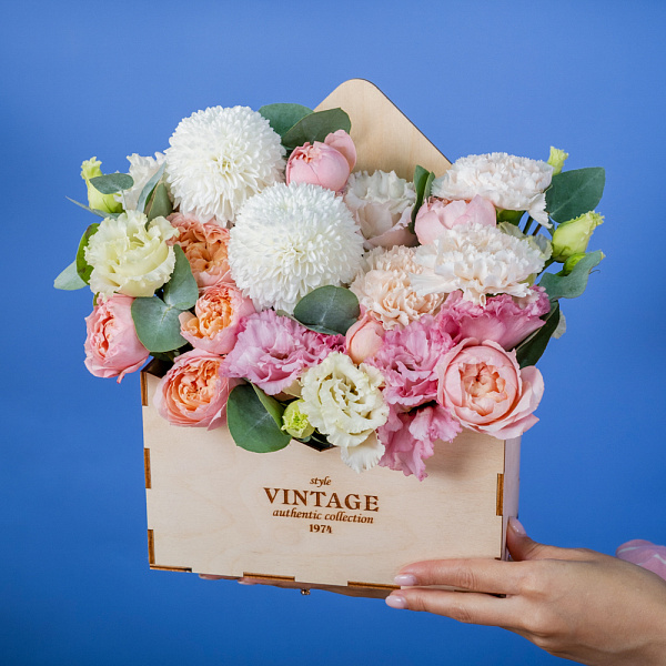 Купить Композиция в деревянном ящике «Приятный сюрприз» в  с бесплатной доставкой: цена, фото, описание