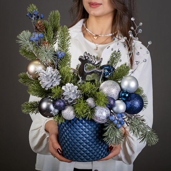 Купить Композиция из сухоцветов «Лесной олень» в  с бесплатной доставкой: цена, фото, описание