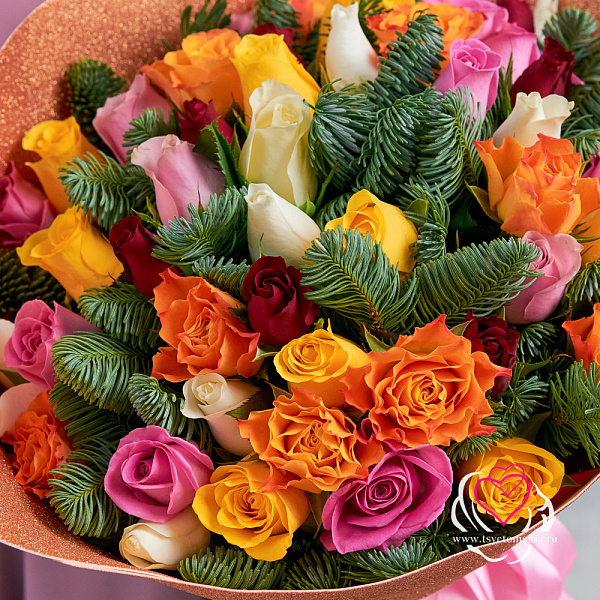 Купить Букет из 51 розы Кения микс с нобилисом в  с бесплатной доставкой: цена, фото, описание