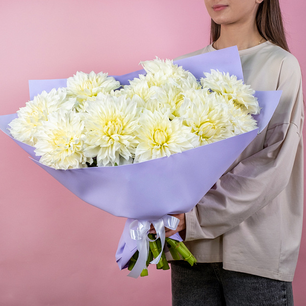 Купить Букет из белых георгинов в  с бесплатной доставкой: цена, фото, описание