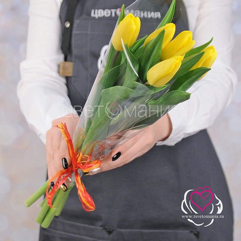 Букет 5 жёлтых тюльпанов в плёнке