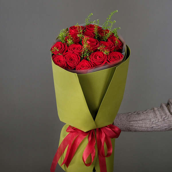 Купить Букет из 15 красных роз с тиласпией в  с бесплатной доставкой: цена, фото, описание