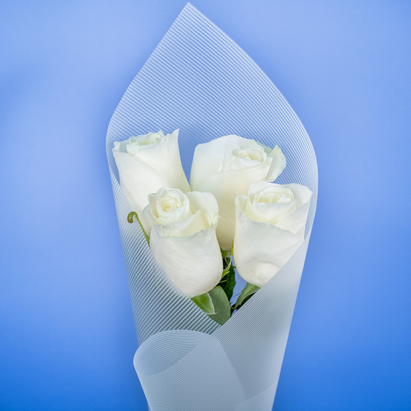 Купить Букет из 4 белых роз 50 см (Эквадор) в  с бесплатной доставкой: цена, фото, описание