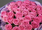 Купить Букет из 35 розовых роз 60 см (Россия) в упаковке в  с бесплатной доставкой: цена, фото, описание