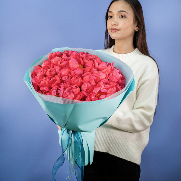 Купить Букет из 35 коралловых пионов (Премиум) в  с бесплатной доставкой: цена, фото, описание