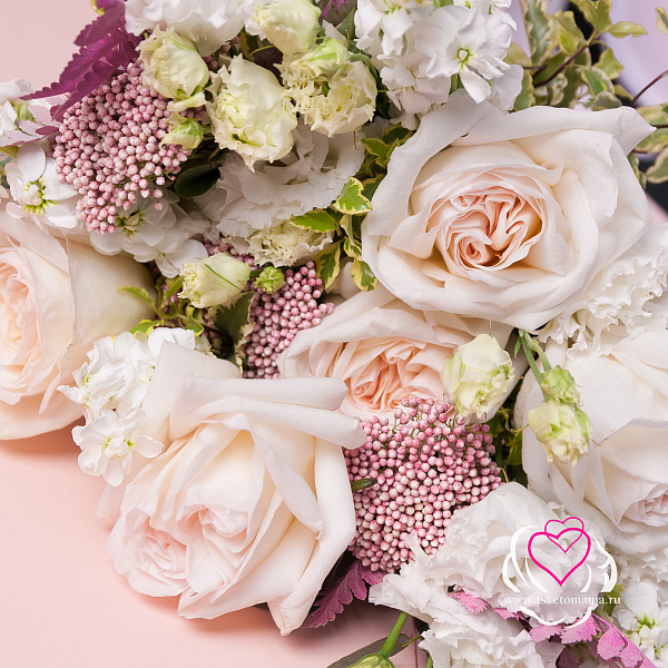 Купить Букет невесты из роз Вайт Охара и маттиолы в  с бесплатной доставкой: цена, фото, описание