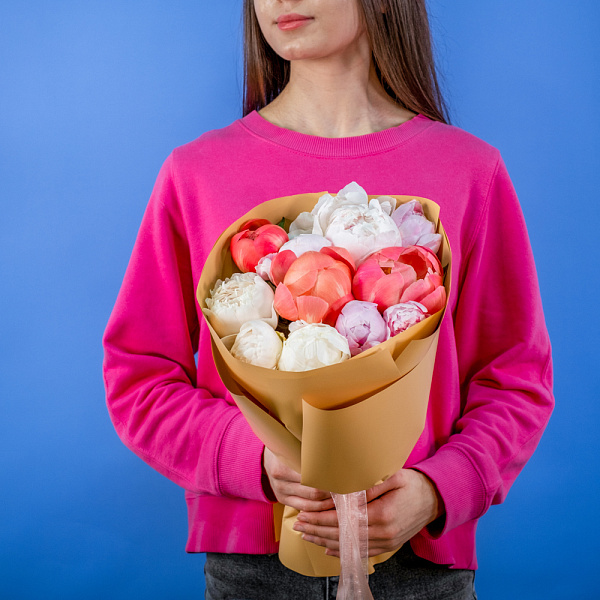 Купить Букет из 11 пионов микс (Премиум) в  с бесплатной доставкой: цена, фото, описание