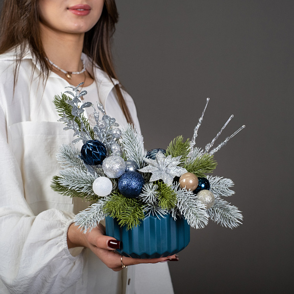 Купить Композиция из сухоцветов «Зимний подарок» в  с бесплатной доставкой: цена, фото, описание