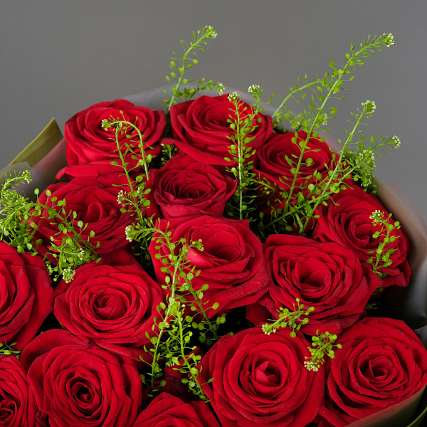 Купить Букет из 15 красных роз с тиласпией в  с бесплатной доставкой: цена, фото, описание