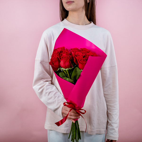 Купить Букет из 13 красных роз 50 см (Эквадор) в  с бесплатной доставкой: цена, фото, описание