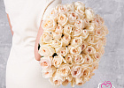 Купить Букет из 51 ароматной розы Вайт Охара под ленту в Санкт-Петербурге с бесплатной доставкой: цена, фото, описание