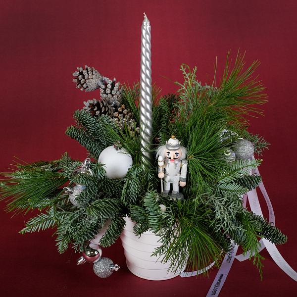 Купить Композиция со свечой «Щелкунчик» в  с бесплатной доставкой: цена, фото, описание