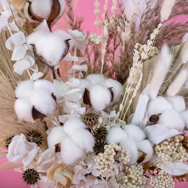 Купить Композиция из сухоцветов «Воздушные грани» в  с бесплатной доставкой: цена, фото, описание