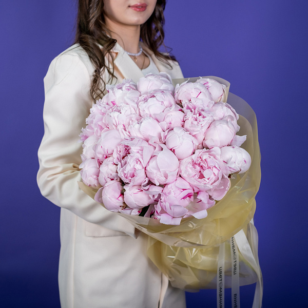 Купить Букет из 25 розовых пионов (Премиум) в  с бесплатной доставкой: цена, фото, описание