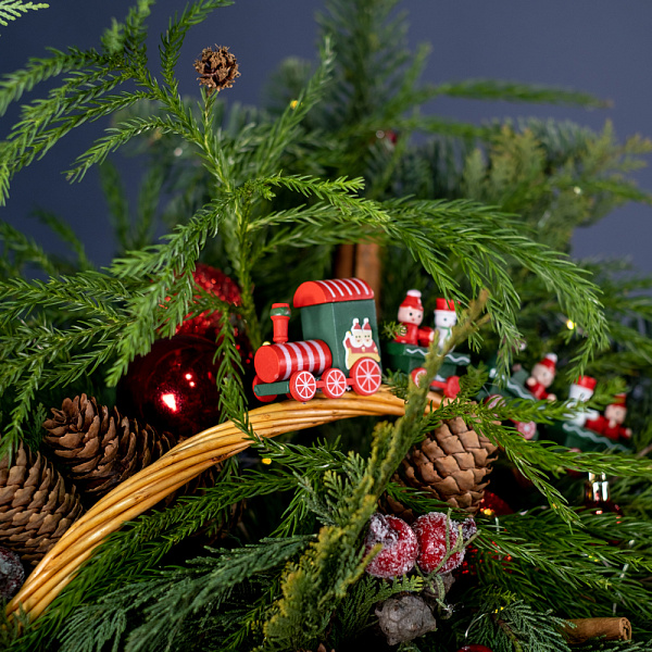 Купить Композиция «Новогоднее волшебство» в  с бесплатной доставкой: цена, фото, описание