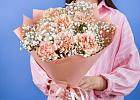 Купить Букет из гвоздик с гипсофилами в  с бесплатной доставкой: цена, фото, описание