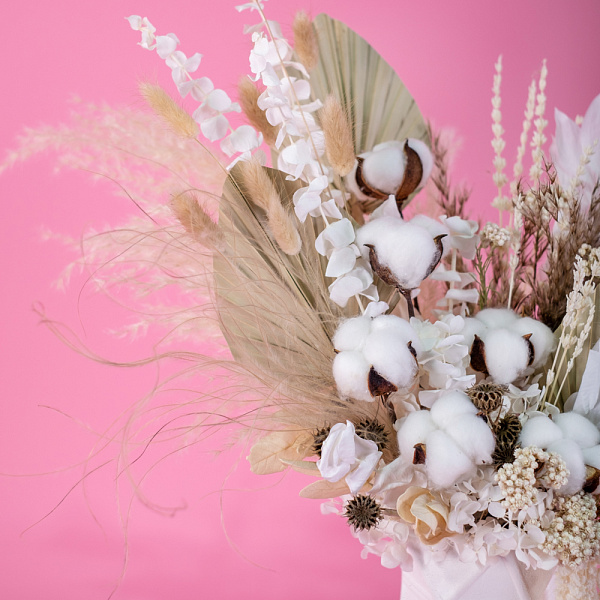 Купить Композиция из сухоцветов «Воздушные грани» в  с бесплатной доставкой: цена, фото, описание