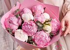 Купить Букет из 11 белых и розовых пионов (Премиум) с эвкалиптом в Санкт-Петербурге с бесплатной доставкой: цена, фото, описание