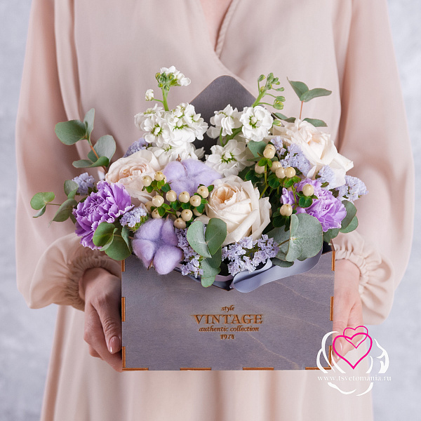 Купить Конвертик в деревянном ящике «Цветочная симфония» в  с бесплатной доставкой: цена, фото, описание