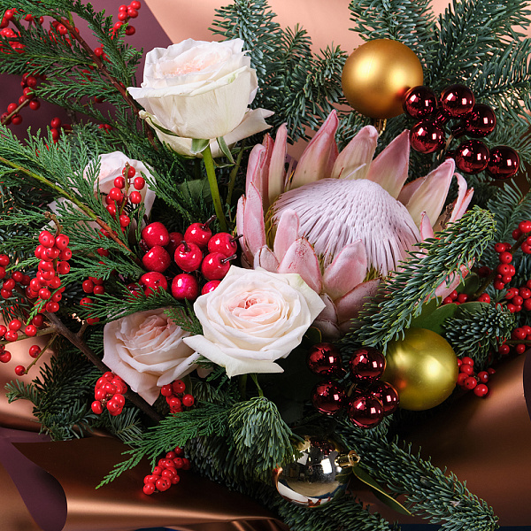 Купить Новогодний букет «Экзотический» в  с бесплатной доставкой: цена, фото, описание