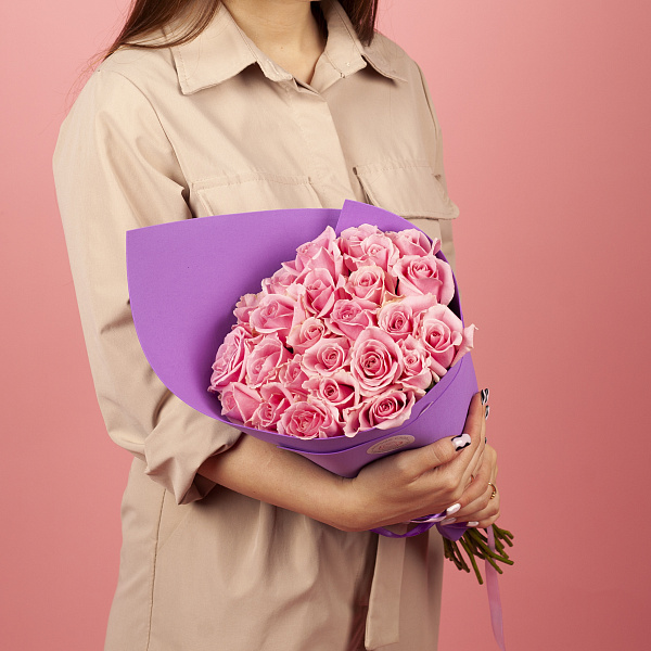 Купить Букет из 25 розовых роз 70 см (Россия) в  с бесплатной доставкой: цена, фото, описание